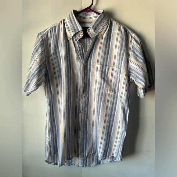 Sicura casual button-down size medium - Picture 1 of 4